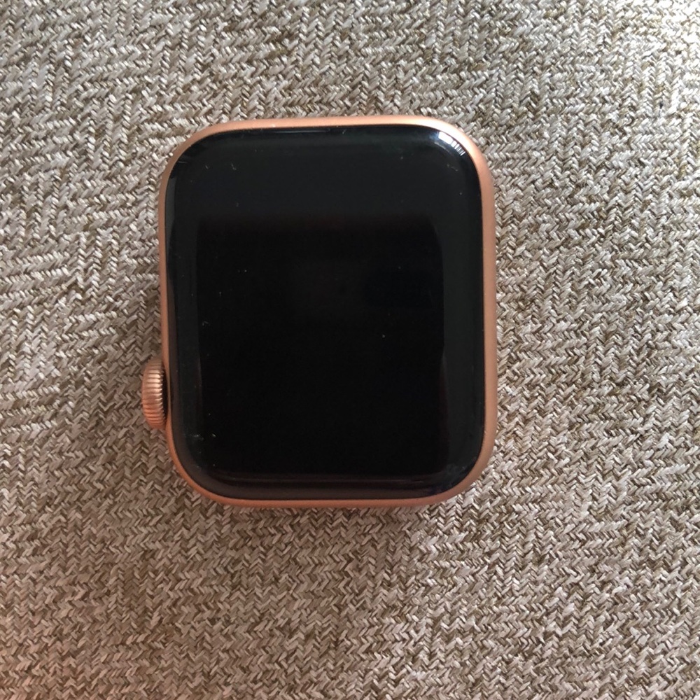 Rose gold gen 4 Apple Watch